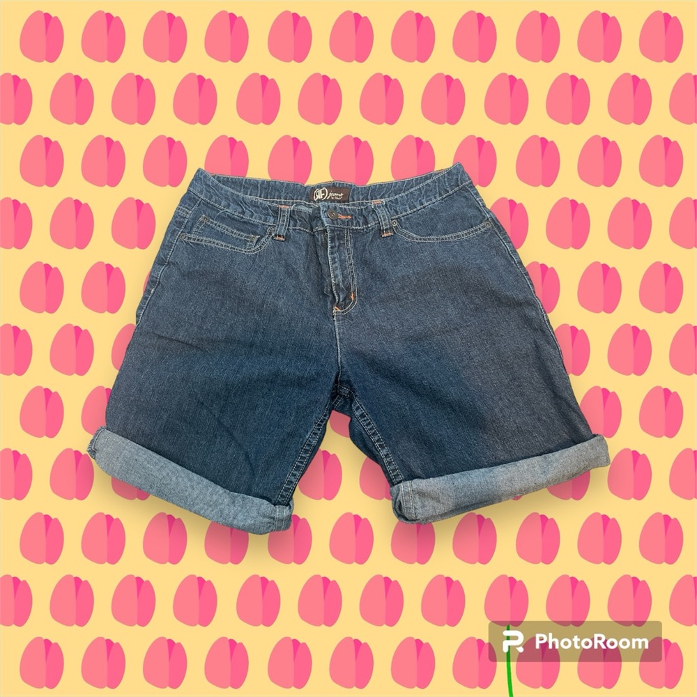 EUC. Women’s Rafaella Denim Shorts. Size 14. Roll Up or Down. Medium Wash.